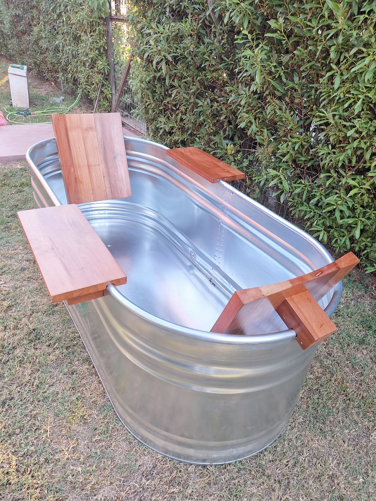 Tina STEEL POOL: Confort y diseño industrial para dos